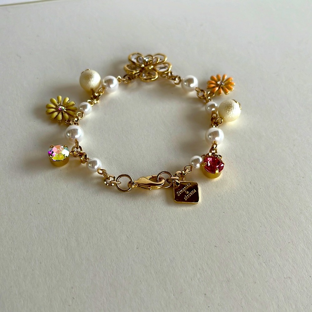 NWOT Samantha and Chouette gold floral bracelet